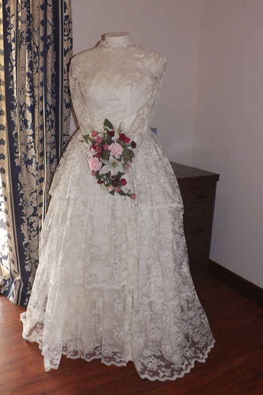 Antique Lace Wedding Dress For Rent Has Layers Of Antique Lace Over Satin In Stock Ready To Ship